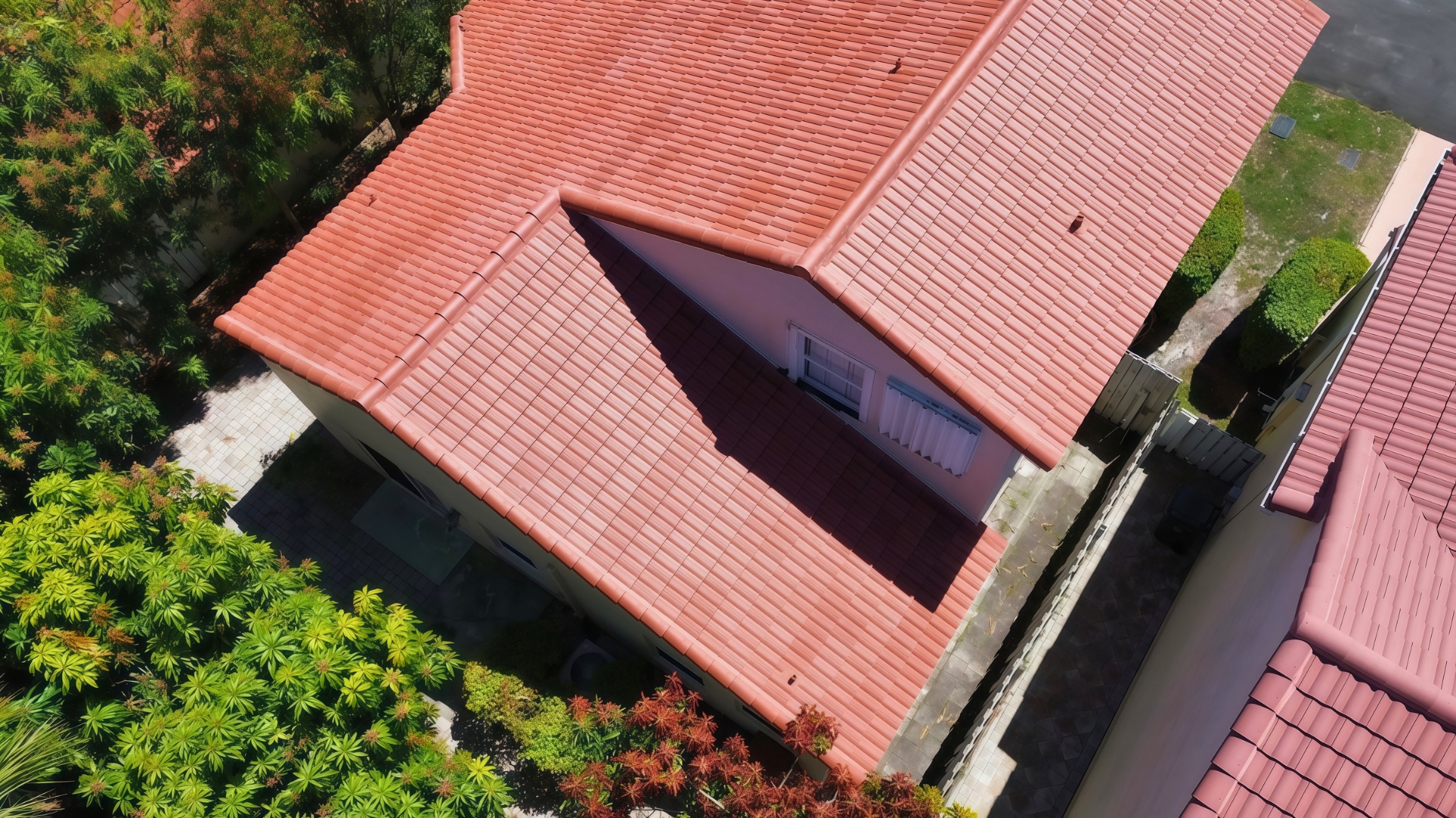 What to do after a storm before scheduling a professional roof inspection in Florida